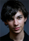Devon Bostick foto
