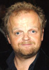 Toby Jones foto