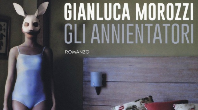Le ombre sotto i portici di una Bologna nera: Gianluca Morozzi ci racconta la sua esplosione di generi Gli annientatori