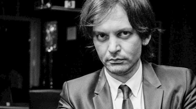 Il Vincente di e con Luca Magri in streaming e download su iTunes, Google Play e PSN