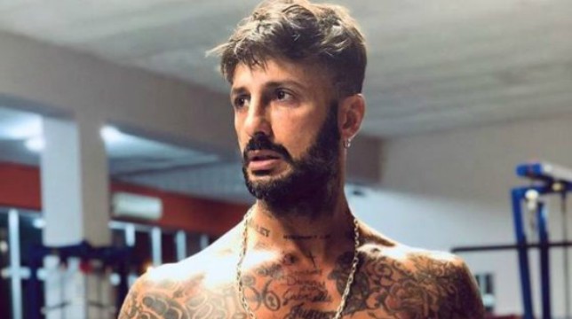 Grande Fratello Vip, Corona dopo aver insultato Totti fa marcia indietro: "Sei un grande"