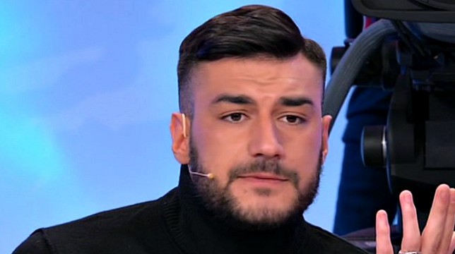 Uomini e Donne, trono classico: Lorenzo Riccardi accusato di poca trasparenza da Maria De Filippi