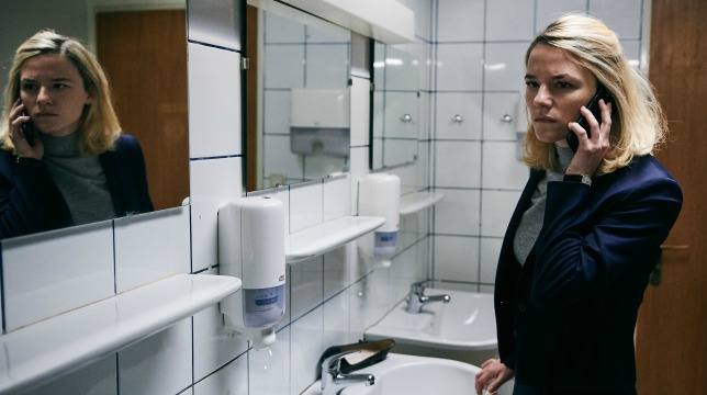 The Ground Beneath My Feet: recensione del film austriaco di Marie Kreutzer in concorso al Festival di Berlino 2019