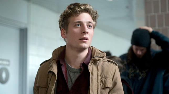 Una star di Shameless in Homecoming, terza stagione per Travelers e altre news in breve