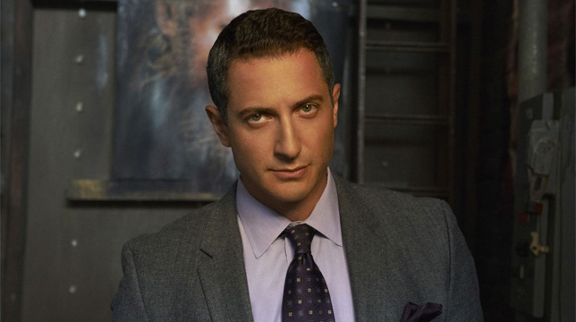 Suits: Sasha Roiz avrà una storia con Donna