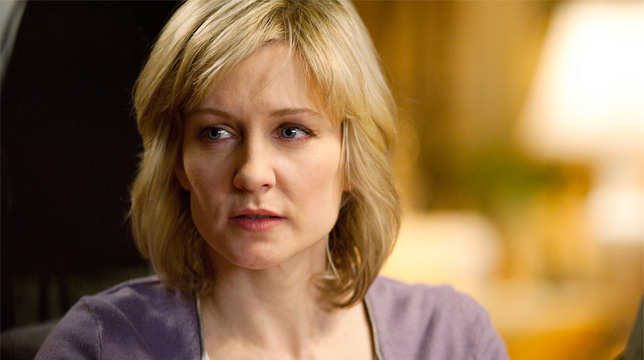 Amy Carlson apparirà in The Village