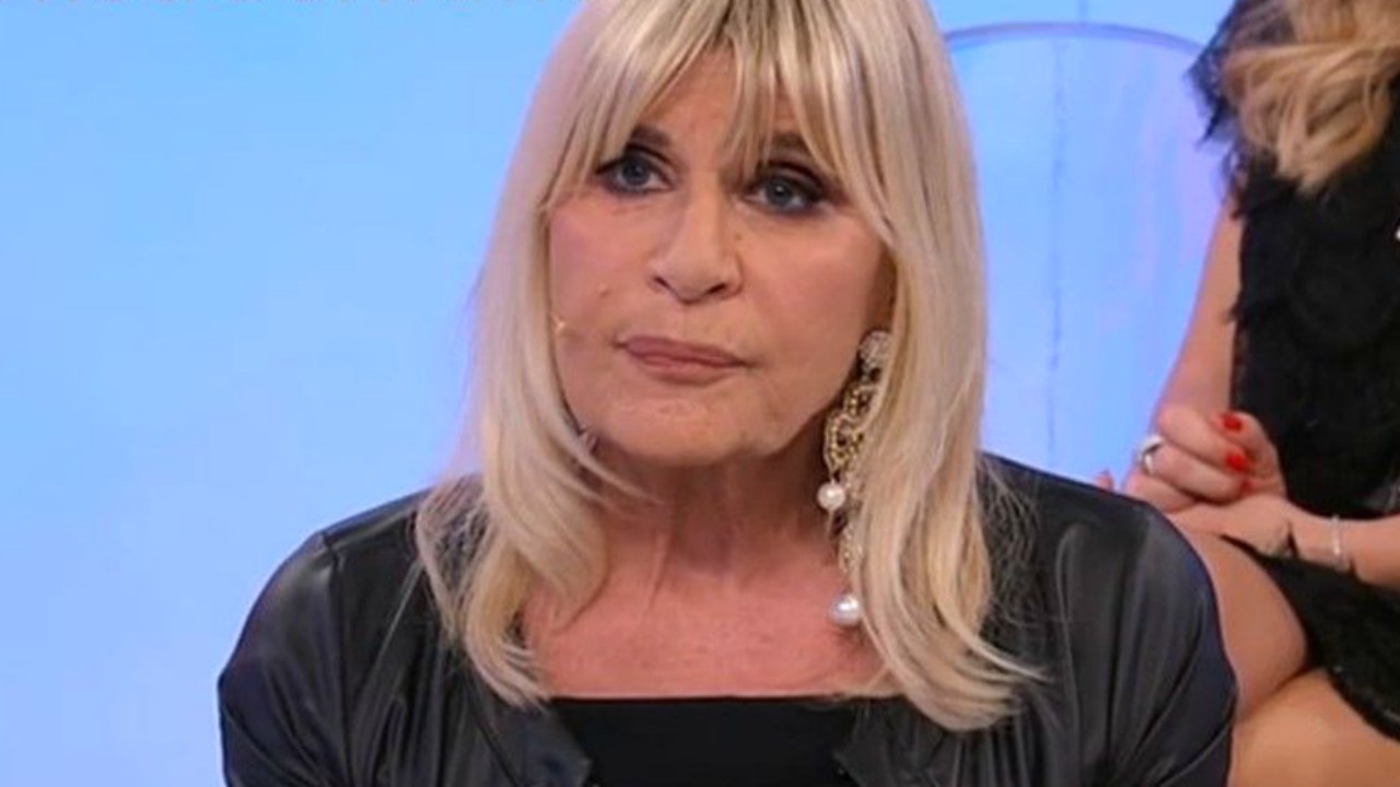 Uomini e Donne in onda oggi il trono over: Gemma Galgani crea scalpore con uno spogliarello