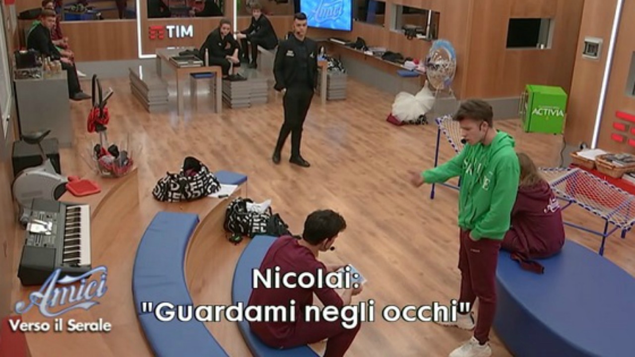 Amici 19, scontro di fuoco tra Javier e Nicolai: "Sei falso, l'invidia ti uccide"