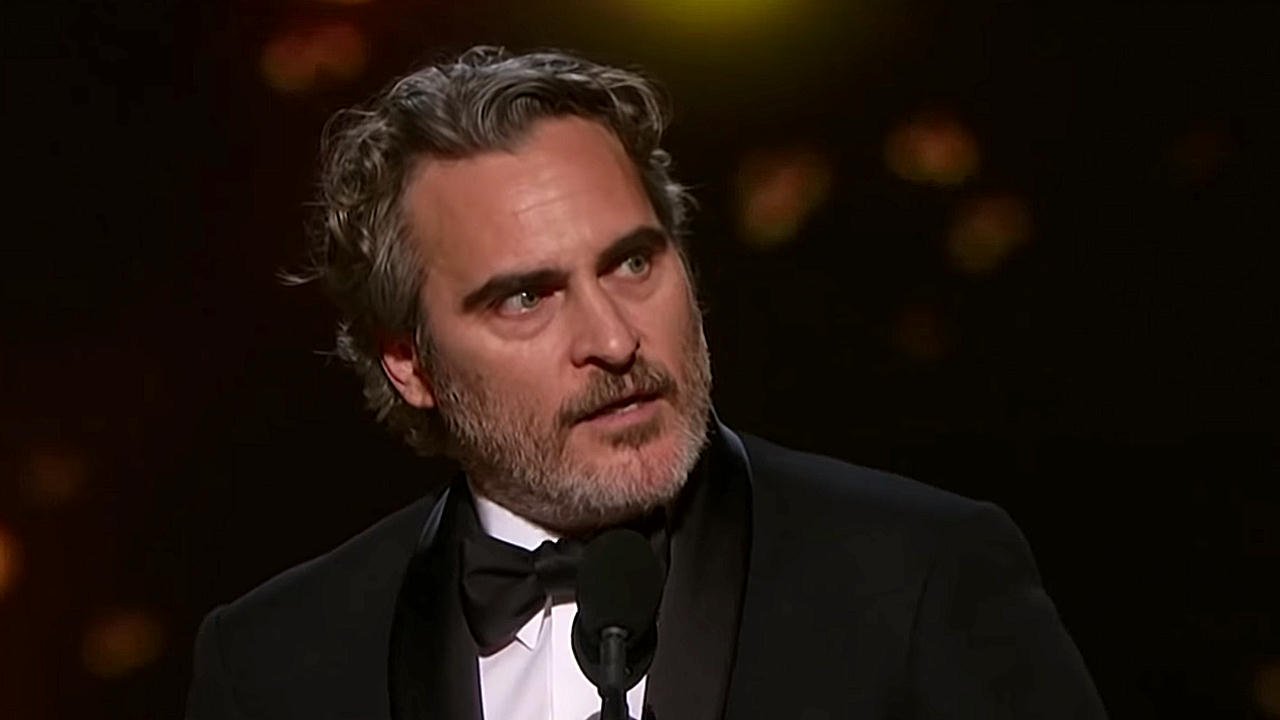 Oscar 2020: Joaquin Phoenix vince, parla con il cuore e ricorda le parole del fratello River