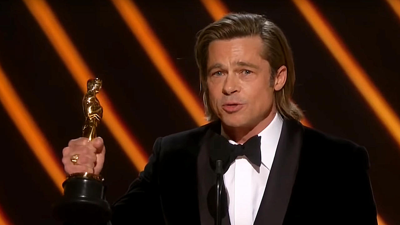 Oscar 2020: Brad Pitt e il suo sobrio discorso tra politica, figli, ricordi e "la scia di Leonardo DiCaprio"