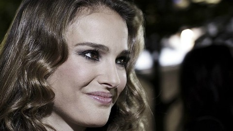 Natalie Portman e la mantella con i nomi delle registe snobbate dall'Academy