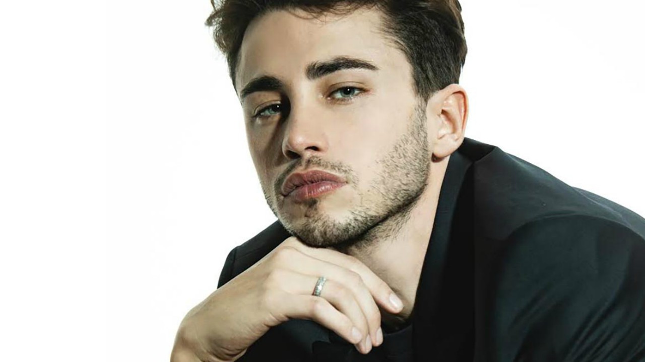 Sanremo 2020, Riki e gli insulti omofobi sui social: "Voi frustrati, io bello e intelligente"