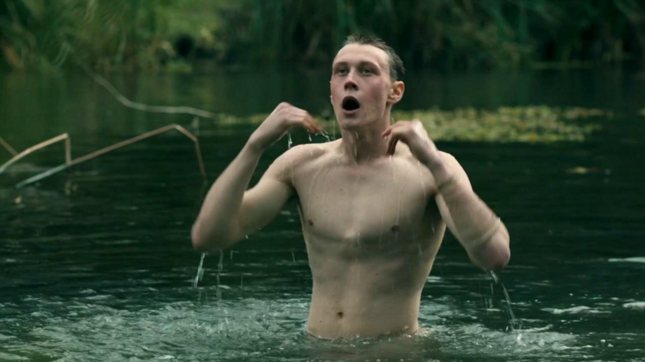 George MacKay dopo 1917 ululerà alla luna in Wolf
