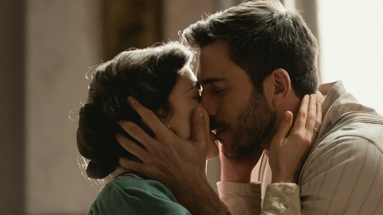Una Vita Anticipazioni Spagnole: Telmo e Lucia, sconfitto il nemico, si abbandonano alla passione!