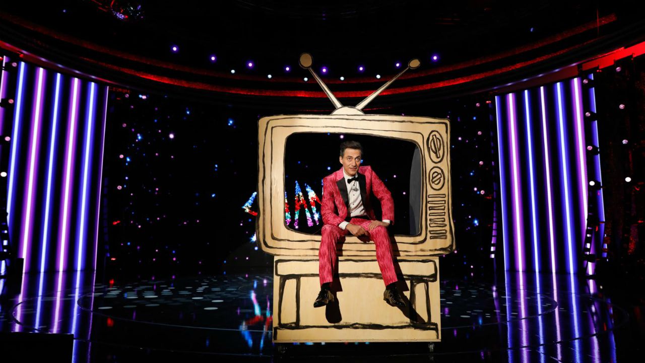 Skianto Sanremo '67: Il primo one man show di Filippo Timi dedicato al Festival, stasera su Rai 3