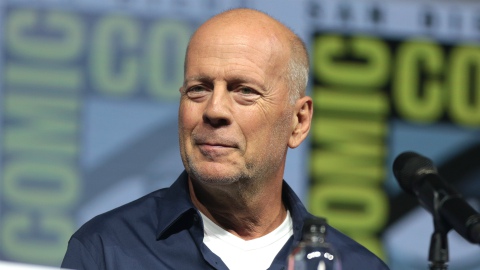 Bruce Willis salva il mondo nel film di fantascienza Cosmic Sin