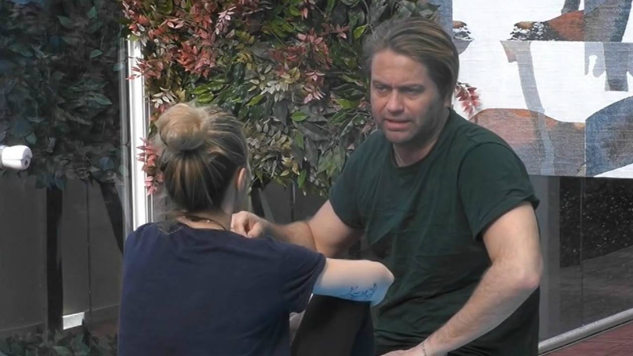 Grande Fratello Vip, Patrick: "Nessuna spinta ad Antonella, da lei lacrime di coccodrillo ma è un drago che morde"