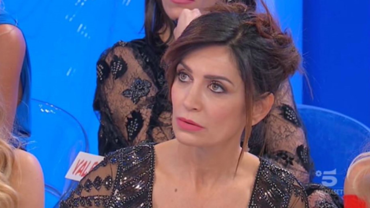 Uomini e Donne in onda oggi il trono over: Gianni Sperti incastra Barbara De Santi