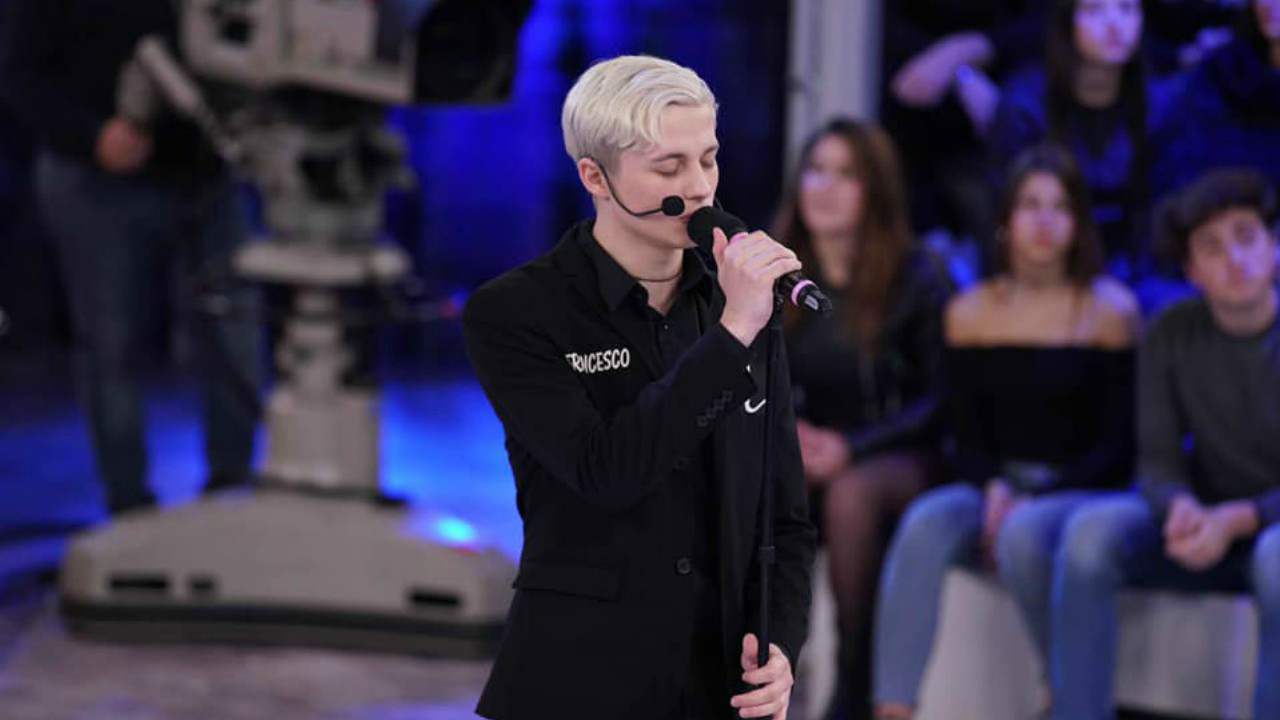 Amici 19, Francesco Bertoli sotto accusa per il Serale: “Ha l’opportunità ma non lo merita”