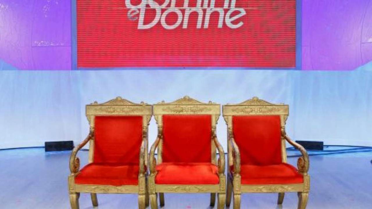 Uomini e Donne, il trono classico sospeso? Ecco cosa sta succedendo