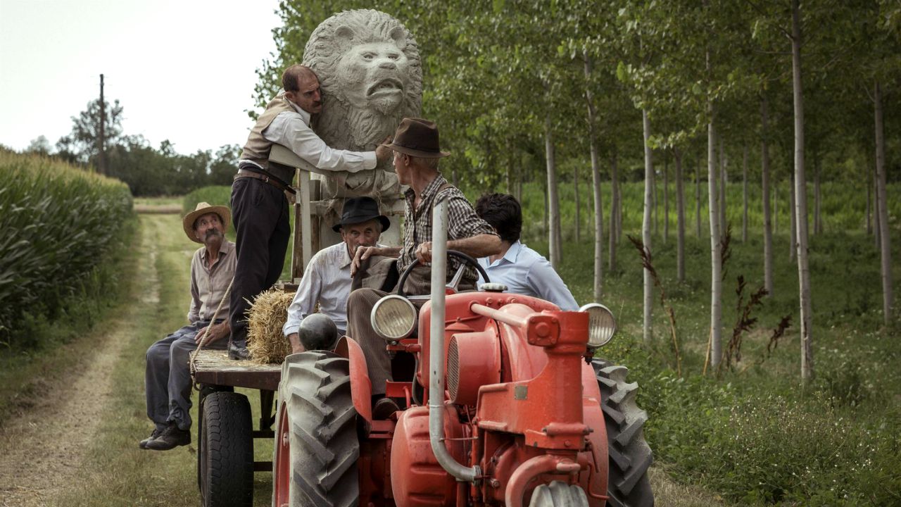 Volevo nascondermi: la recensione del film con Elio Germano su Antonio Ligabue