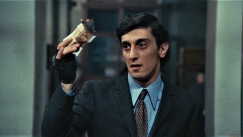 La proprietà non è più un furto: recensione di un film ancora attuale con la nascita di un grande attore