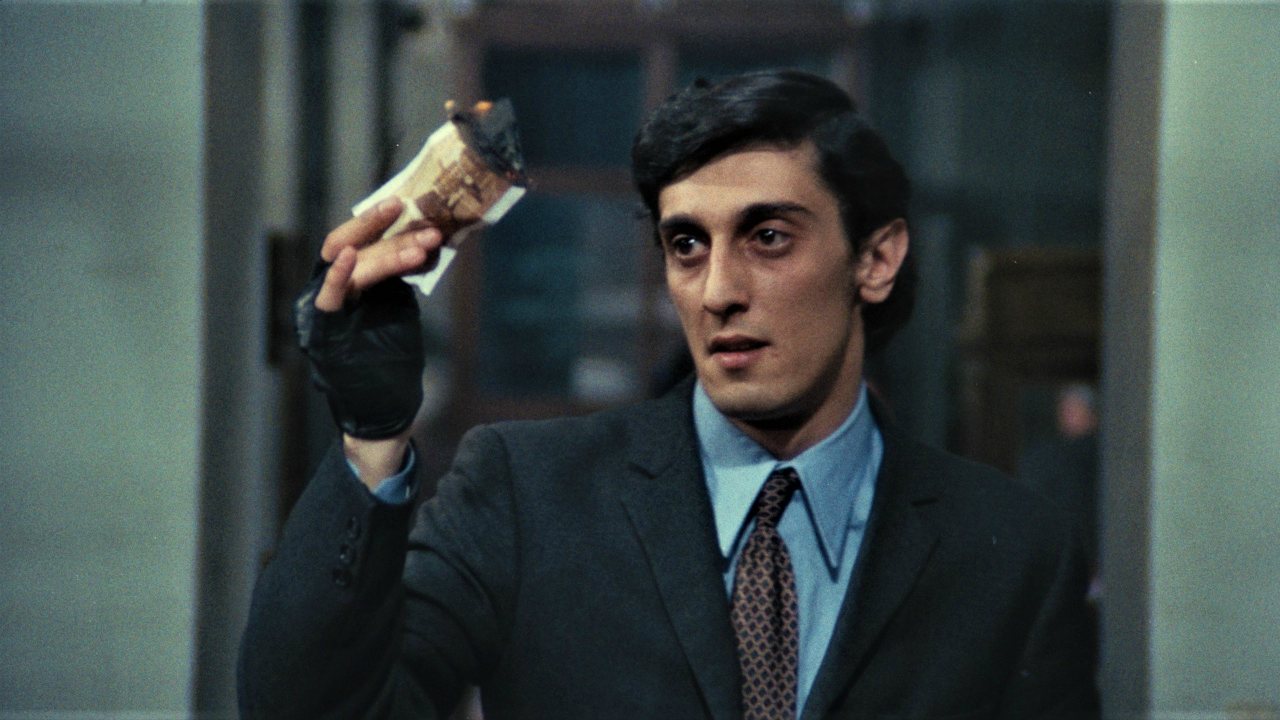 La proprietà non è più un furto: recensione di un film ancora attuale con la nascita di un grande attore