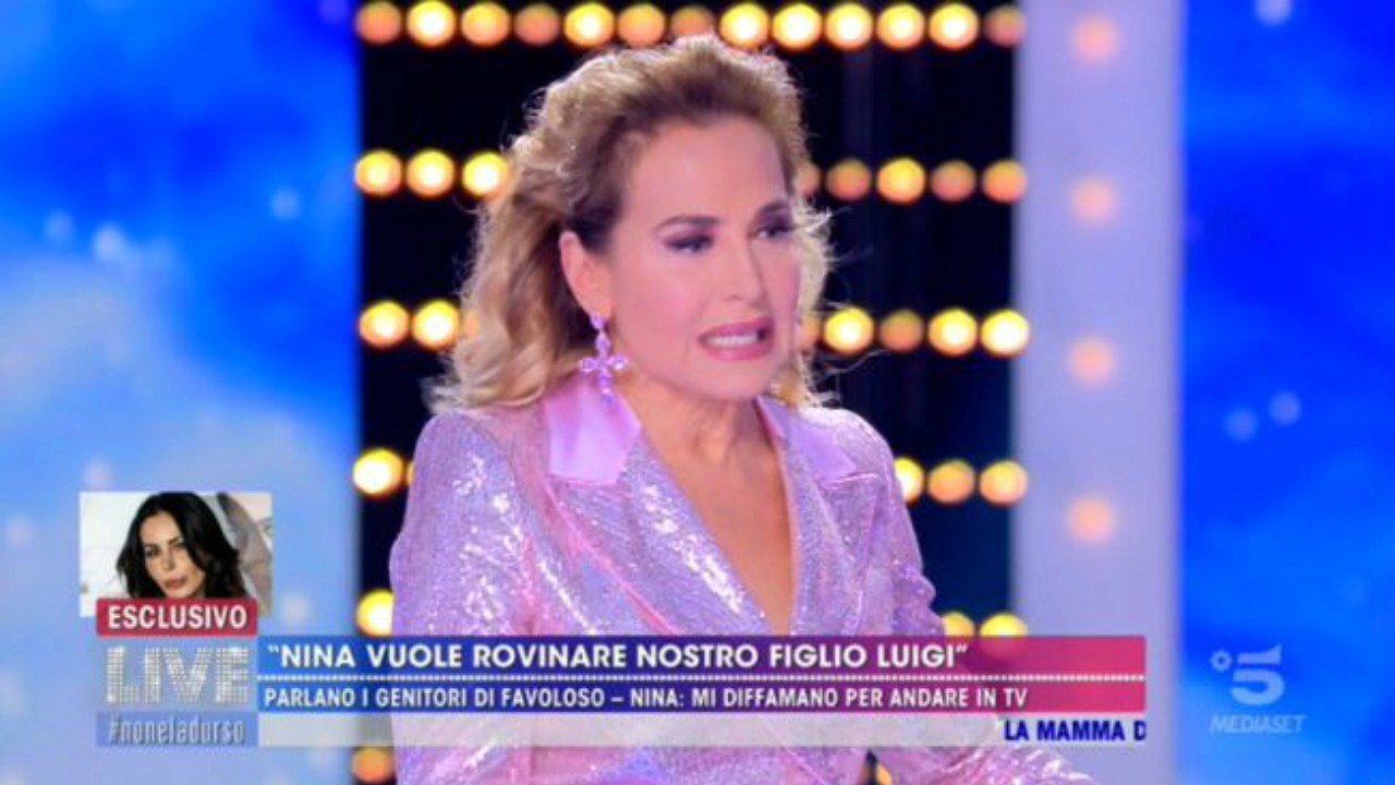 Live - Non è la d'Urso, Barbara d'Urso si scaglia contro Nina Moric. La modella si difende sui social: "Bugiarda!"