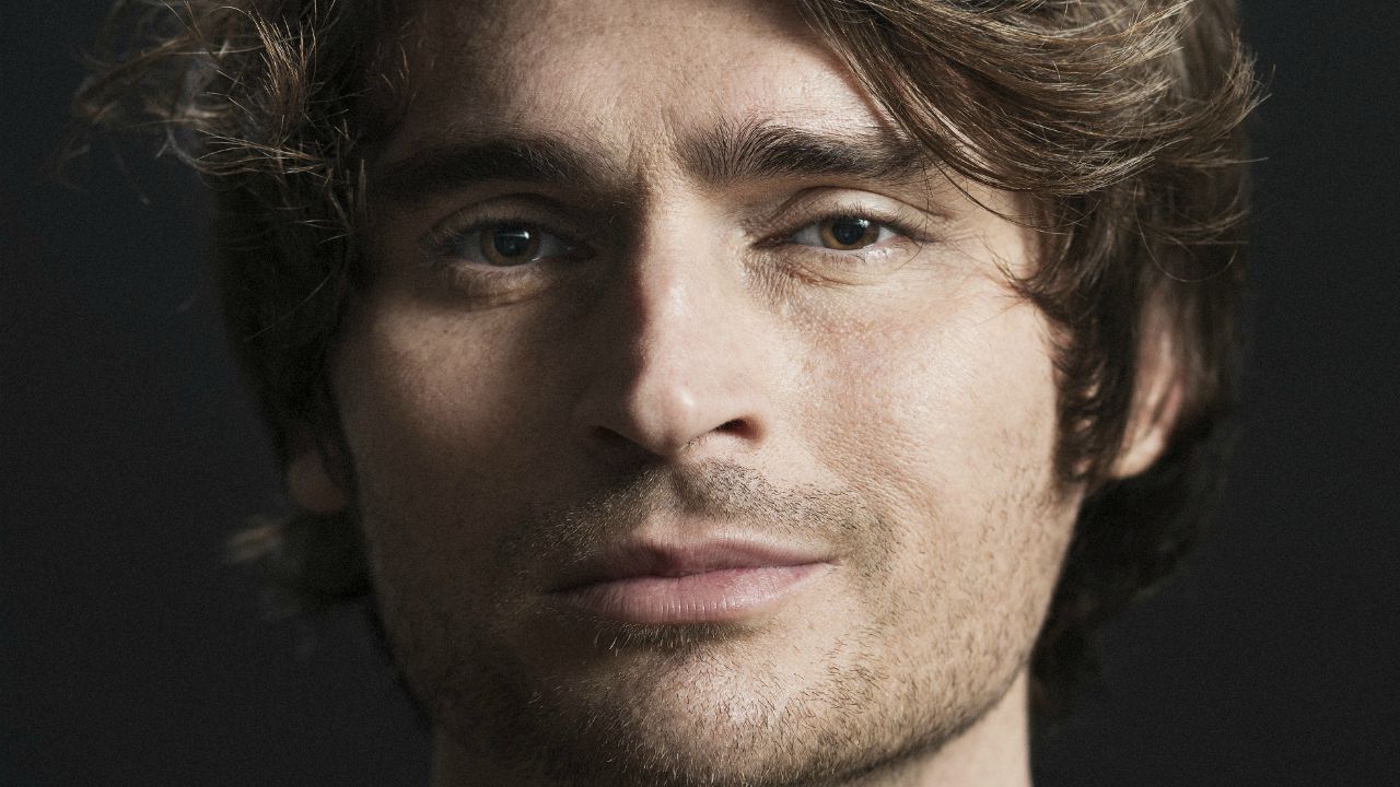 Angelo Duro - Perché mi stai guardando? Il primo appuntamento con il dissacrante show, in seconda serata su Italia 1