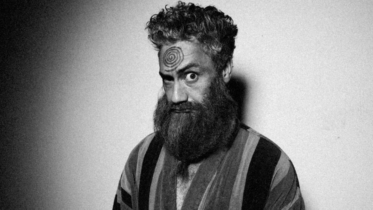 Taika Waititi è il leader di una setta di suicidi nel trailer di Seven Stages to Achieve Eternal Bliss