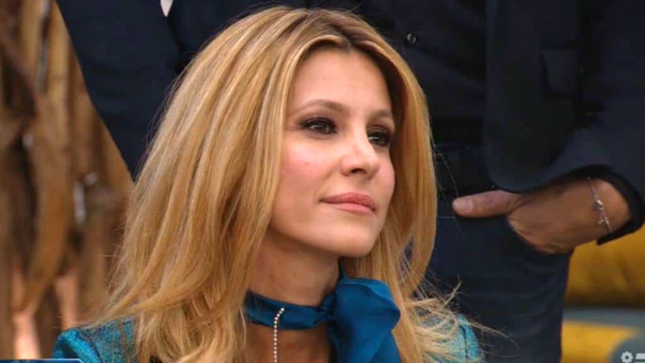 Grande Fratello Vip, Adriana Volpe mette in discussione il suo matrimonio? "Tempo per pensare"