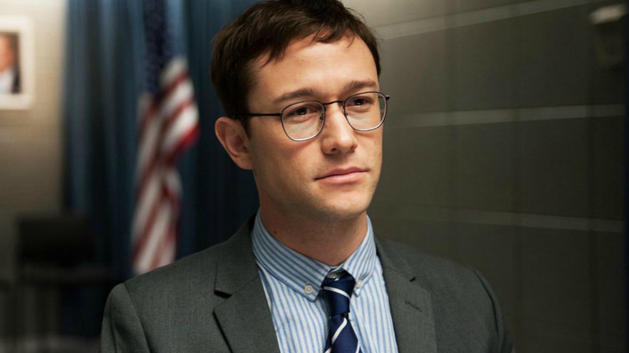 Snowden: la storia vera del discusso traditore da molti considerato un eroe