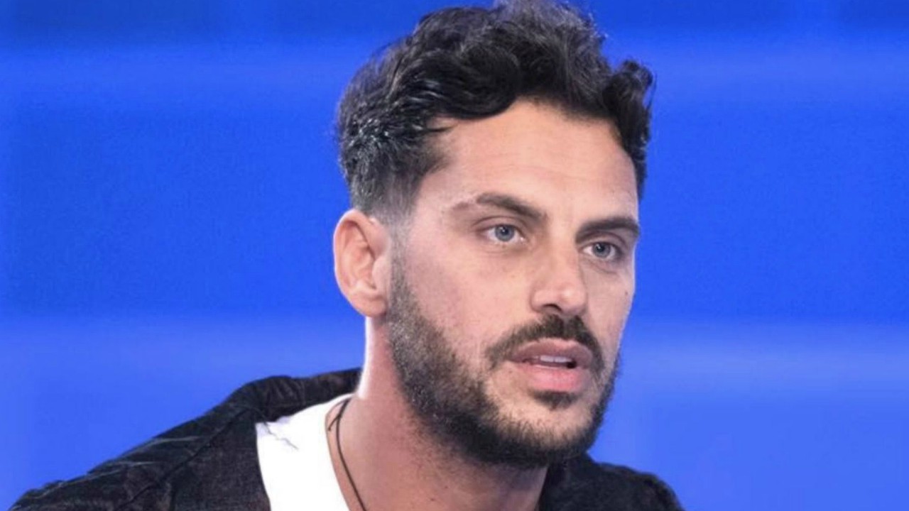 Grande Fratello Vip, Andrea Montovoli: "Antonella Elia cerca sempre di attaccarsi a qualcuno, spero vinca Paolo Ciavarro"