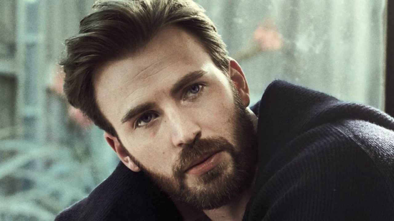 Chris Evans si complimenta con gli italiani che suonano in balcone contro il Coronavirus