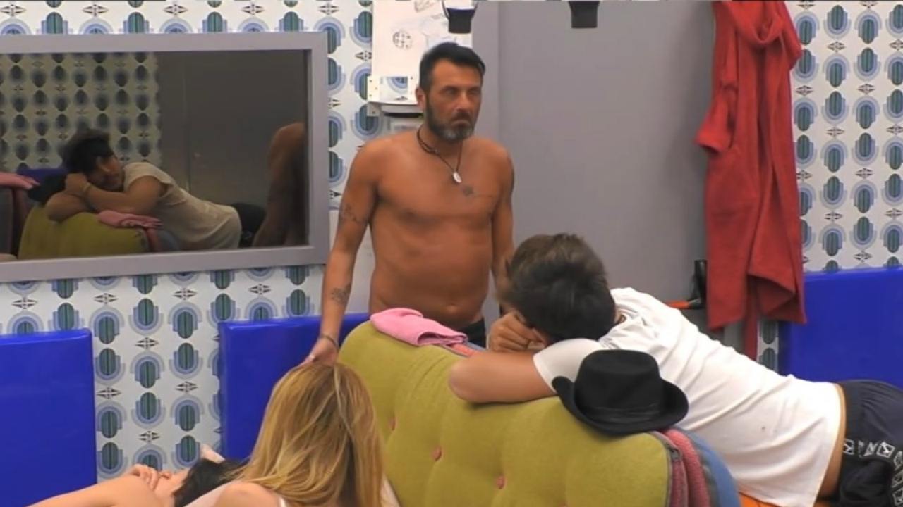 Grande Fratello Vip: Sossio Aruta e la presa in giro a Teresanna Pugliese