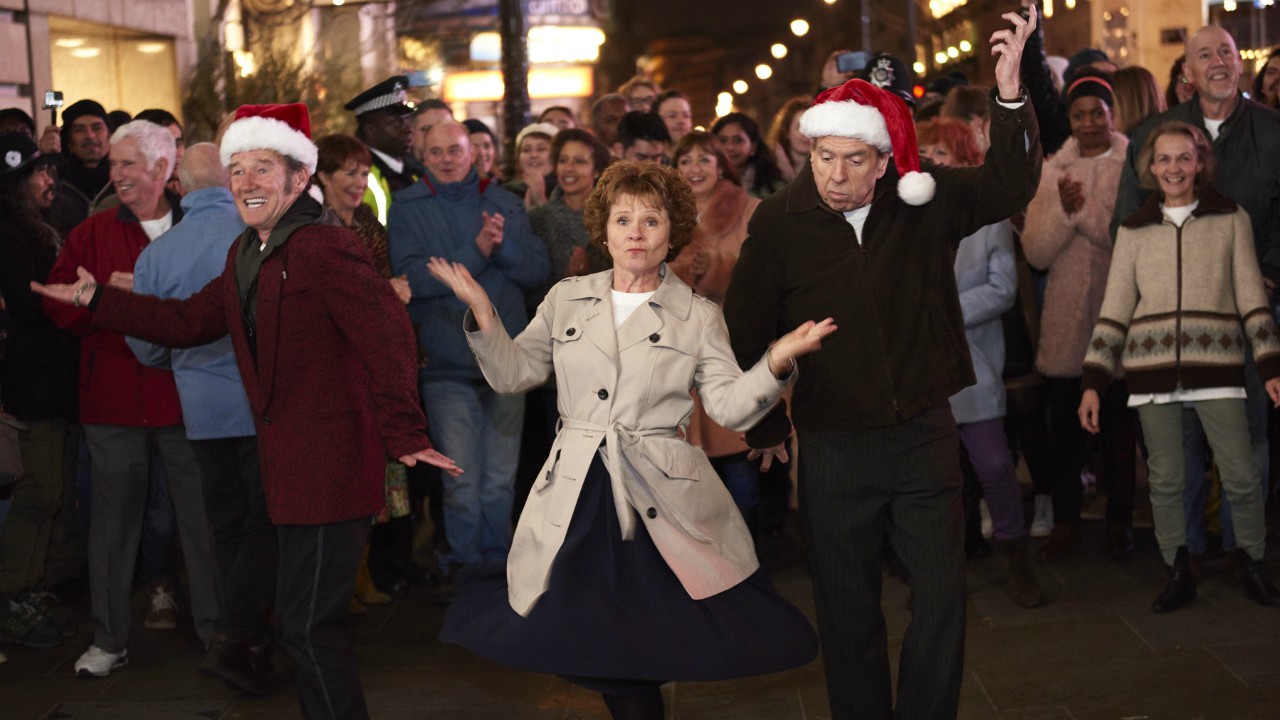 Ricomincio da noi: una commedia sugli over sessanta con un flashmob a  Piccadilly Circus