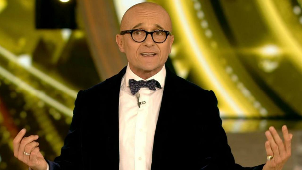 Grande Fratello Vip: "Assurdo che vada avanti nonostante l'emergenza del Coronavirus", la risposta di Maurizio Costanzo