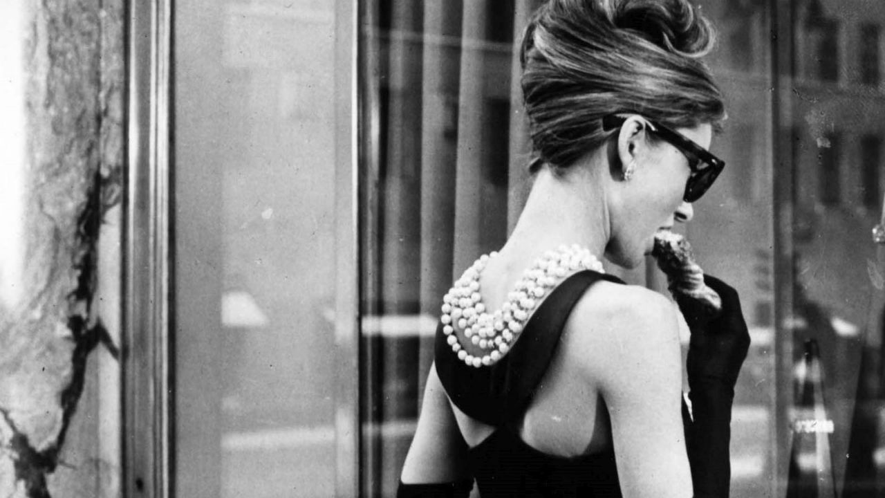 Colazione da Tiffany: il film da vedere e commentare insieme venerdì 27 marzo con SimulWatch
