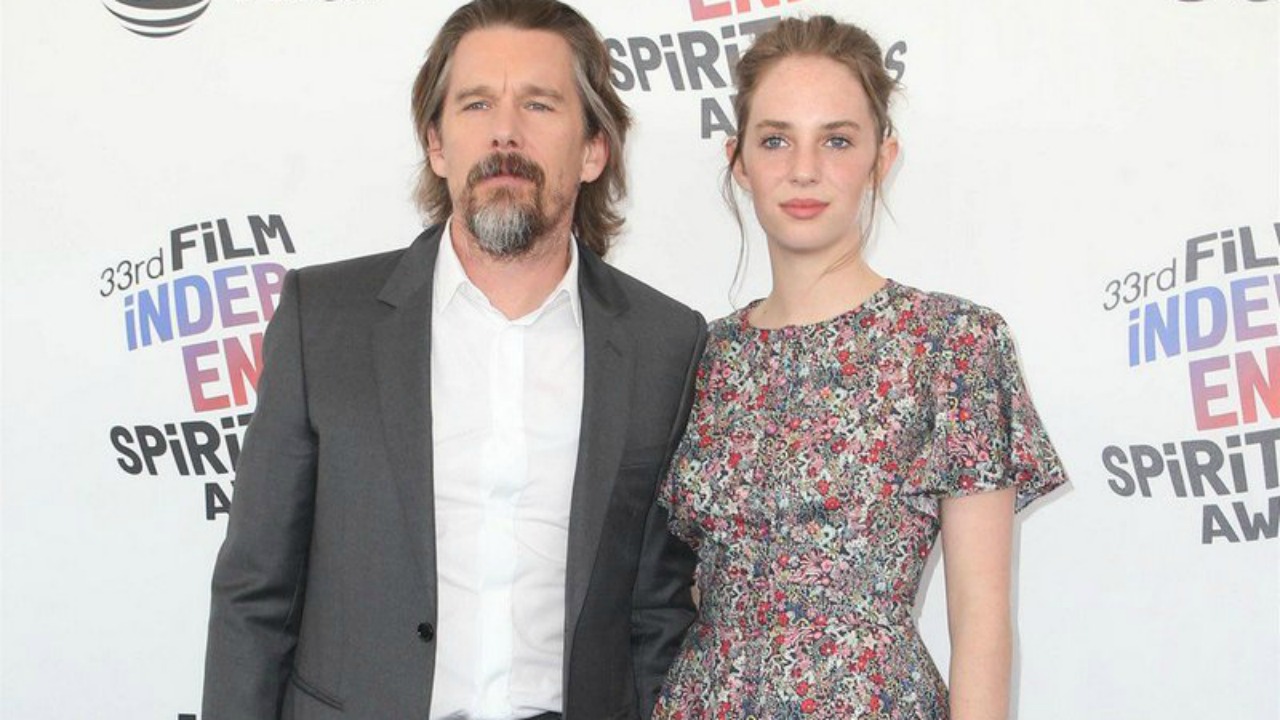 Ethan Hawke suona e canta con la figlia Maya in un delizioso video per allietare la quarantena