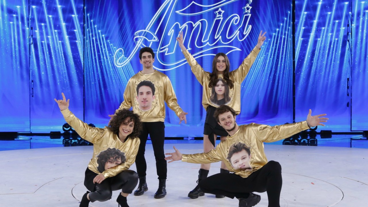 Amici 19, semifinale: Nyv lascia la scuola, Gaia, Giulia, Nicolai e Javier volano in finale