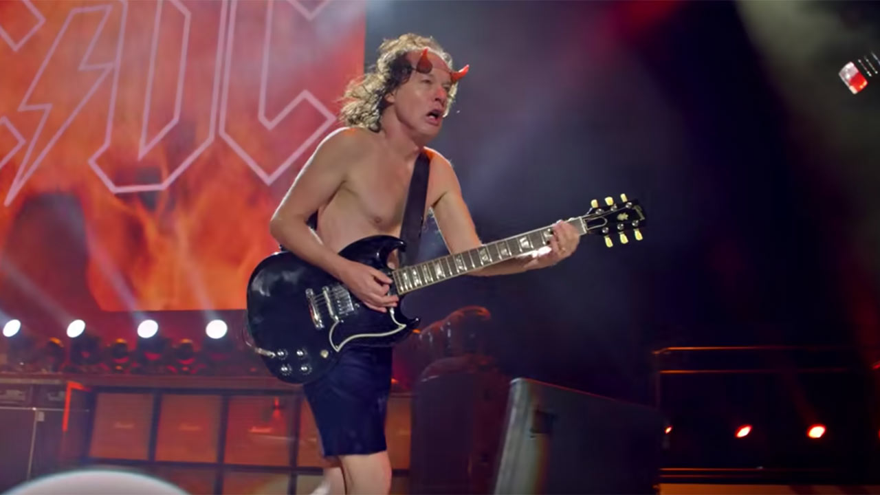 AC/DC: Auguri ad Angus Young che compie oggi 65 anni