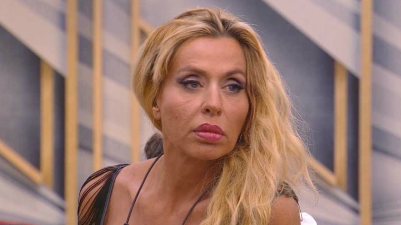 Grande Fratello Vip, Valeria Marini rivela: "Perseguitata in Casa..."