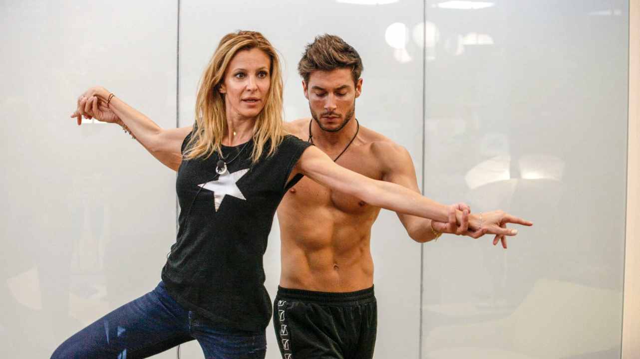Grande Fratello Vip, Andrea Denver parla in codice di Adriana Volpe e rivela: "Non è come l'altra per me"