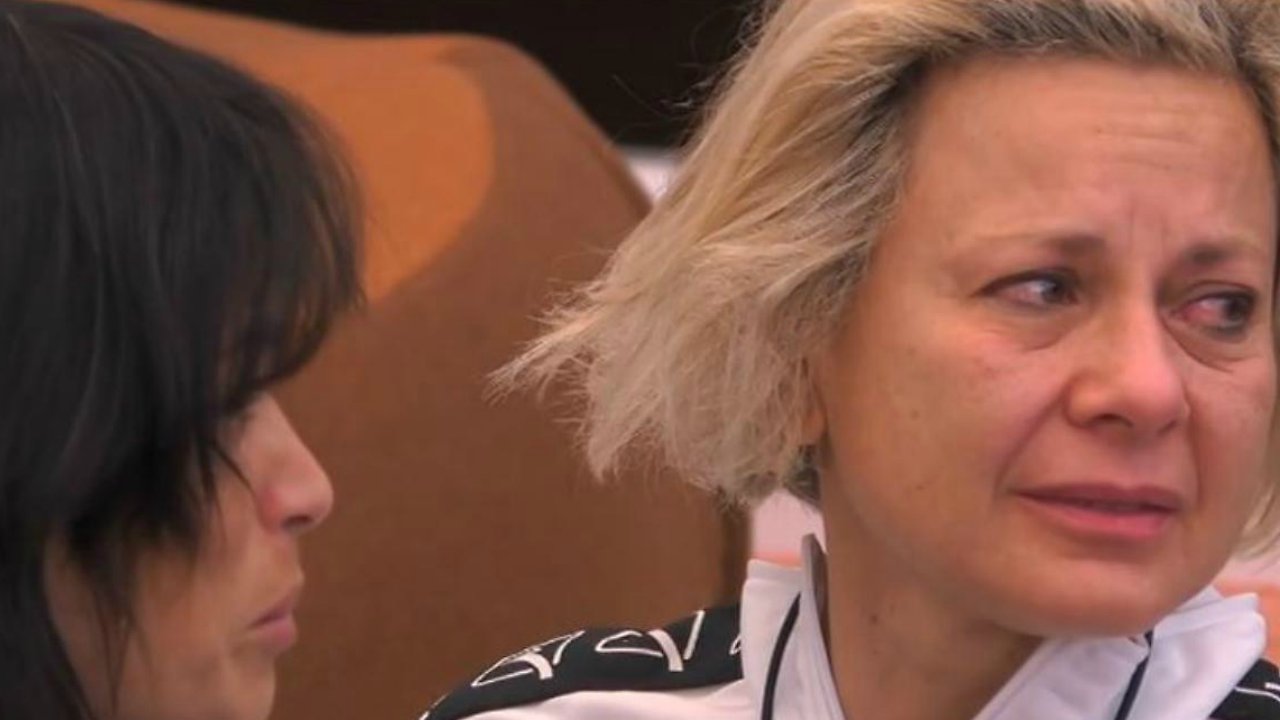 Grande Fratello Vip: incidente per Antonella Elia, interviene il medico, video