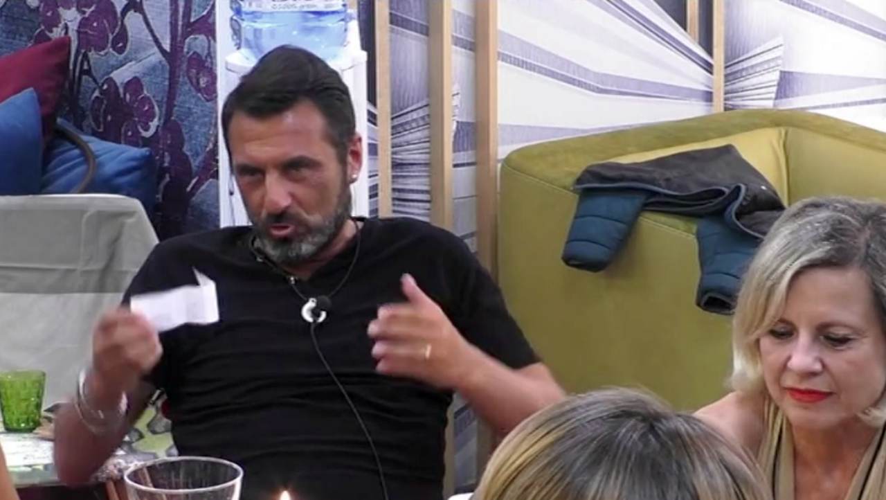 Grande Fratello Vip, Sossio Aruta provoca Paola Di Benedetto: "Se Federico Rossi fosse stato come me, ti saresti innamorata?"