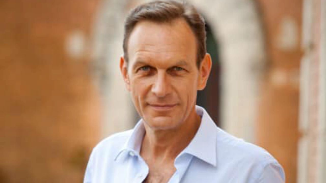 Un Posto al Sole Anticipazioni 9 aprile 2020, puntata in replica: Roberto vicino alla verità sul figlio di Greta