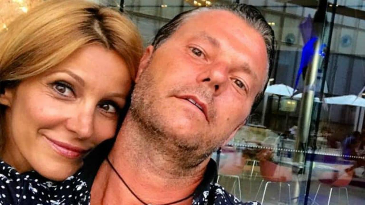 Grande Fratello Vip, il marito di Adriana Volpe esplode sui social: "Non ho mai dato della mi****ta a mia moglie"