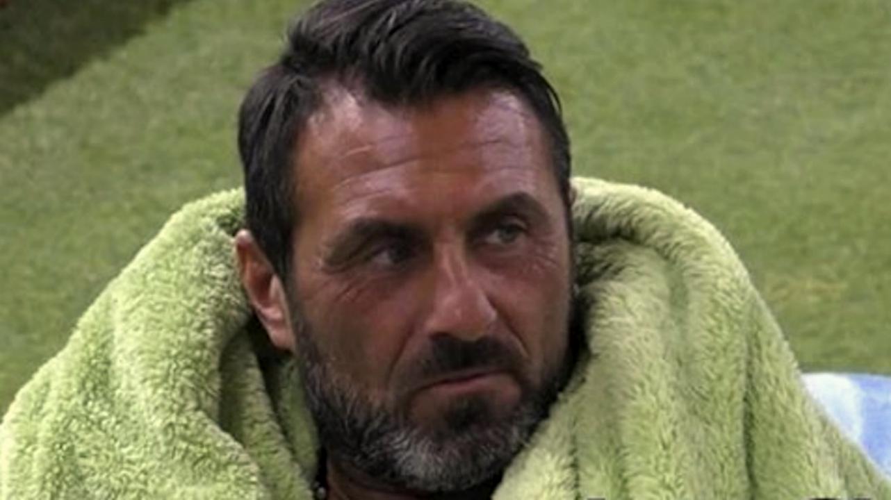 Grande Fratello Vip, Sossio Aruta si scaglia contro Antonio Zequila: "Si deve vergognare, è stato meschino"