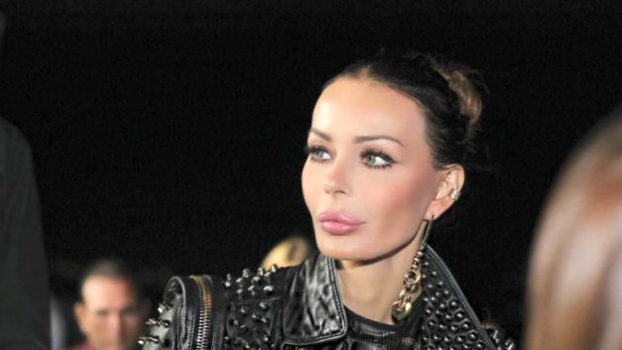 Nina Moric dice addio ai social networks: "Ho deciso di allontanarmi, un abbraccio fortissimo"