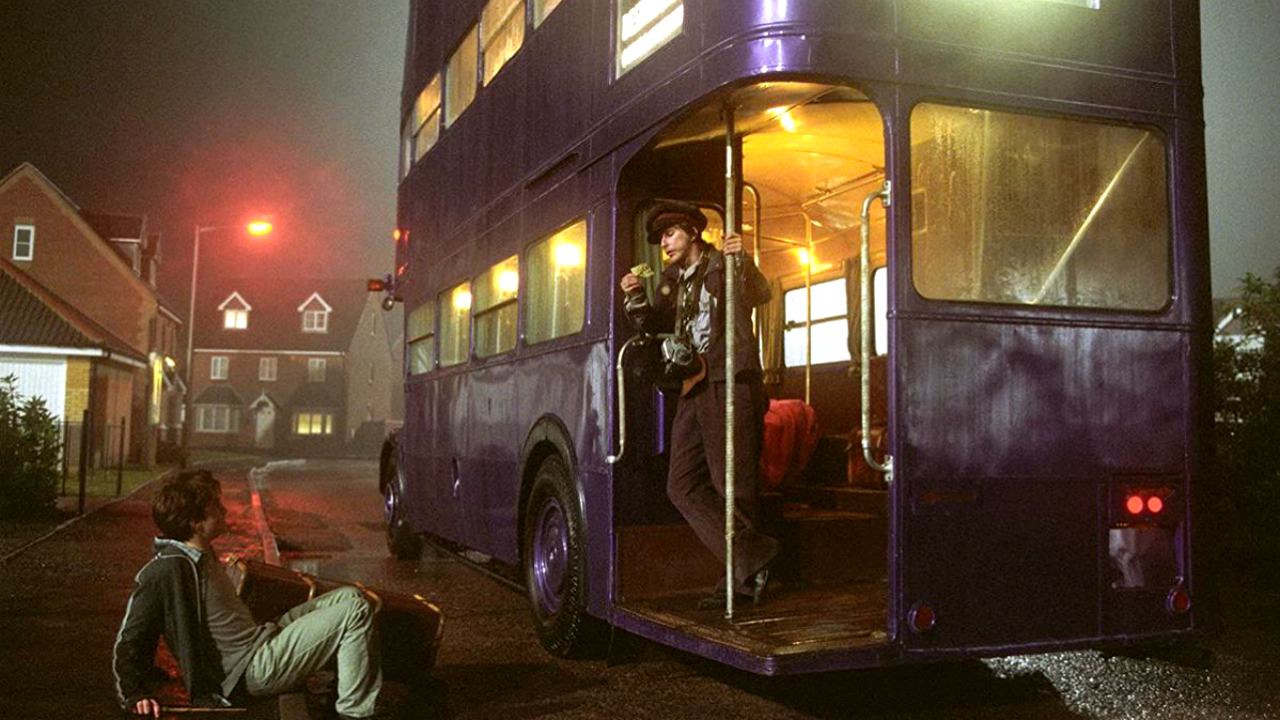 I bus di Harry Potter in Inghilterra trasportano medici e infermieri